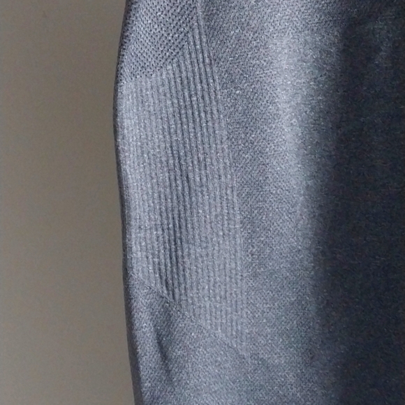 Lululemon Men's Shortsleeve Shirt Metal dark gray logo - Picture 3 of 12